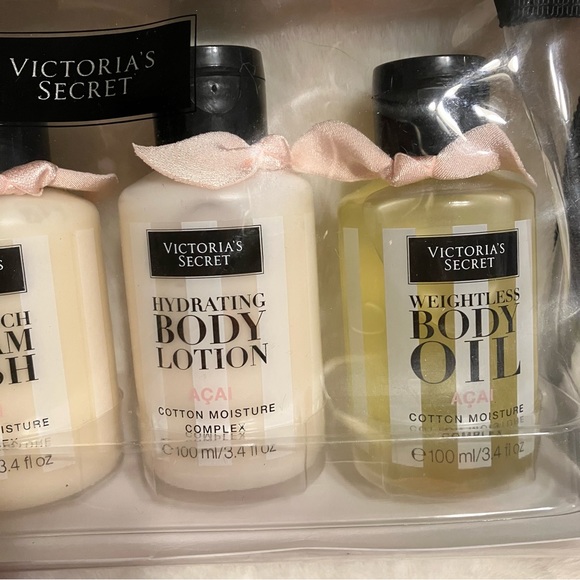 Victoria's Secret Ultimate Moisture To Go Kit - Picture 3 of 6